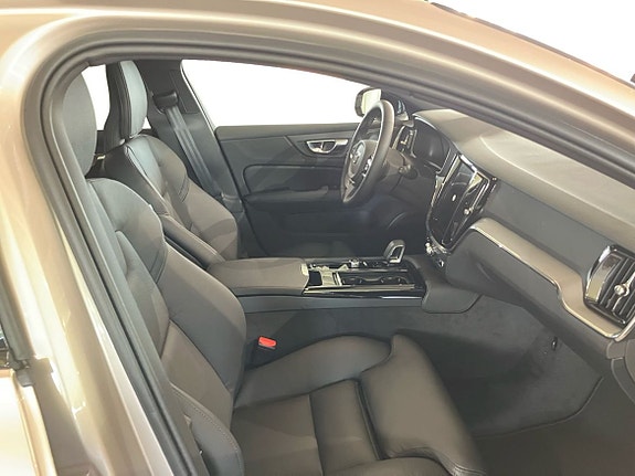 Volvo V60 4 of 5