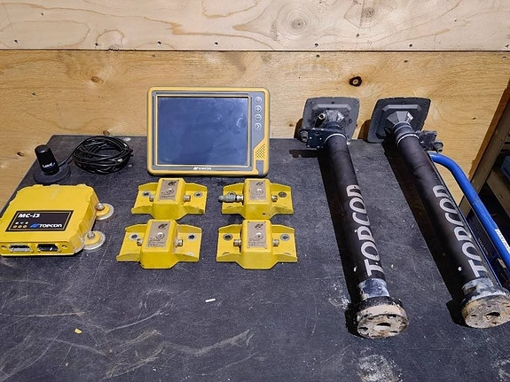 Topcon X73i 2 of 14