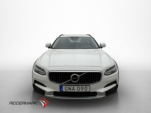 Volvo V90 Cross Country 2 of 5