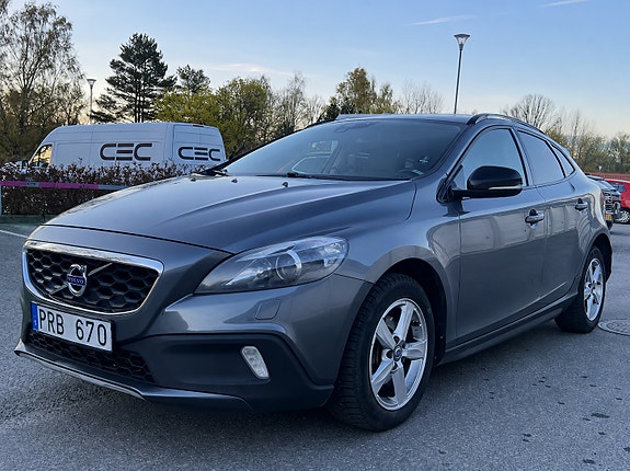 Volvo V40 Cross Country 2 of 5