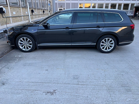 Volkswagen Passat 3 of 5