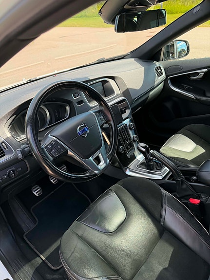 Volvo V40 3 of 5