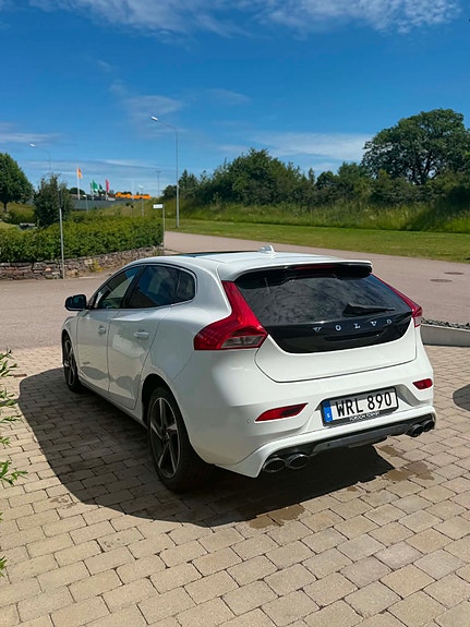 Volvo V40 2 of 5