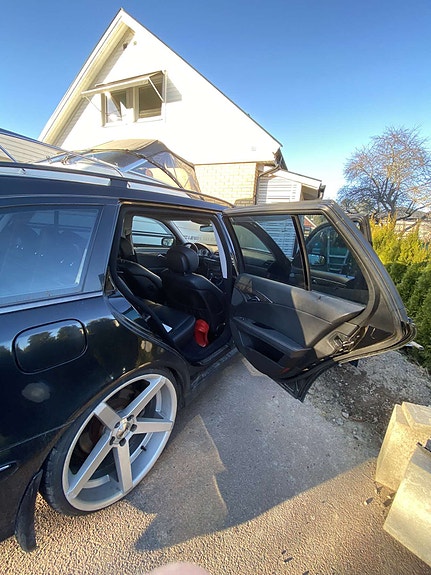Mercedes-Benz E280 3 of 5