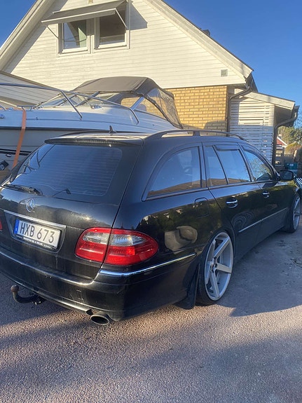 Mercedes-Benz E280 2 of 5