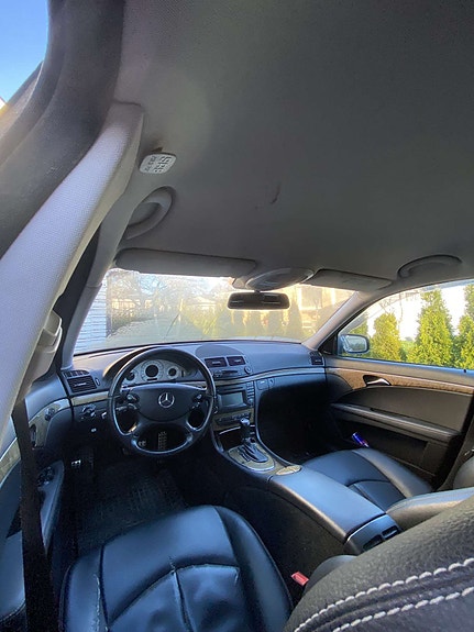Mercedes-Benz E280 4 of 5
