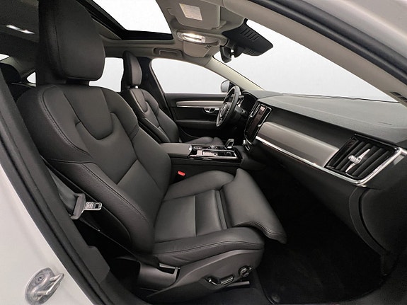 Volvo S90 15 of 30