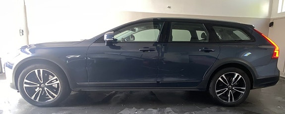 Volvo V90 Cross Country 3 of 5