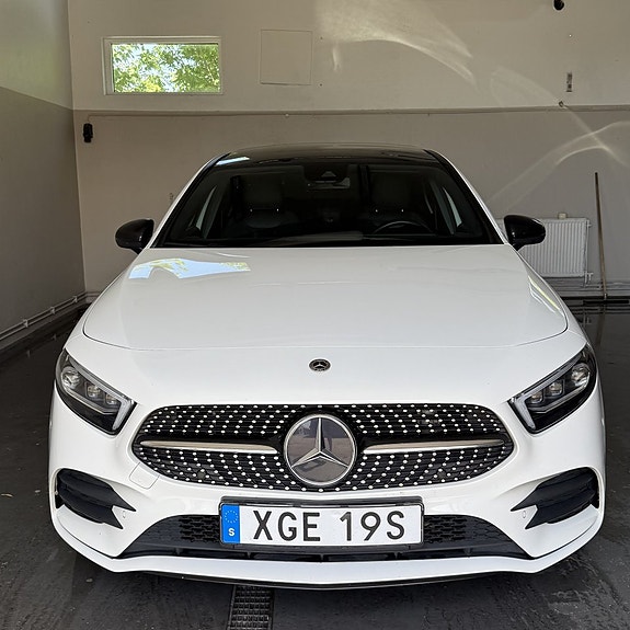 Mercedes-Benz A180 2 of 5