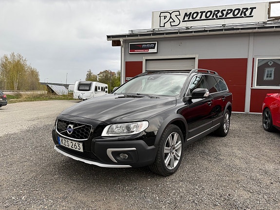Volvo XC70 2 of 5
