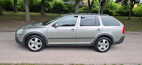 Skoda Octavia Scout 3 of 5