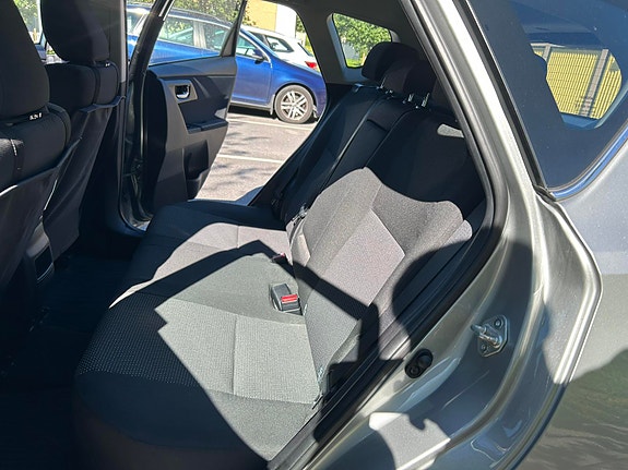 Toyota Auris 8 of 9
