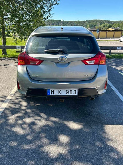 Toyota Auris 4 of 5