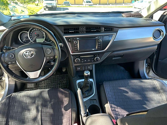 Toyota Auris 6 of 9