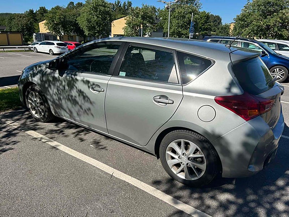 Toyota Auris 3 of 5