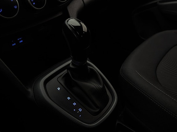 Hyundai i10 20 of 25
