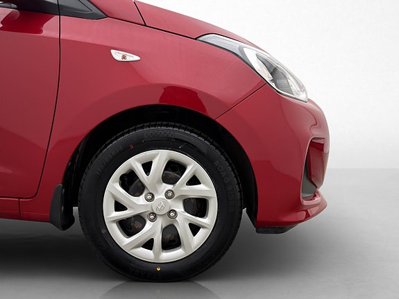Hyundai i10 25 of 25