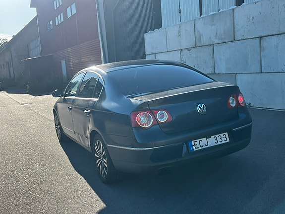 Volkswagen Passat 3 of 5