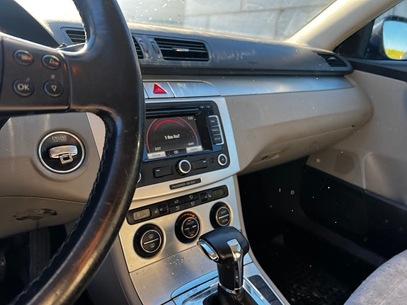 Volkswagen Passat 2 of 5