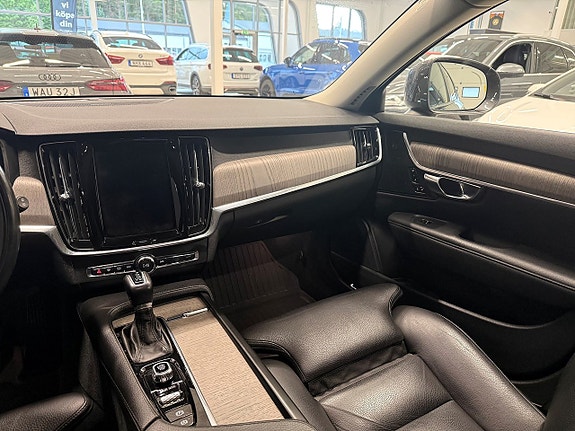 Volvo V90 Cross Country 11 of 26