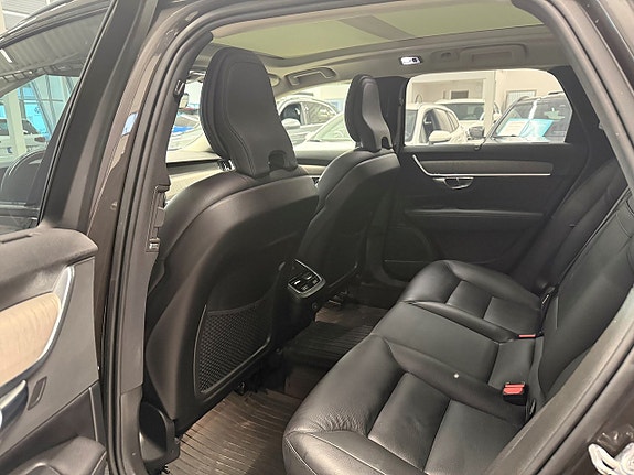 Volvo V90 Cross Country 24 of 26
