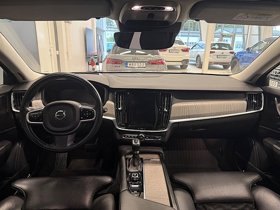 Volvo V90 Cross Country 10 of 26