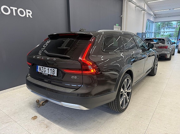Volvo V90 Cross Country 8 of 26