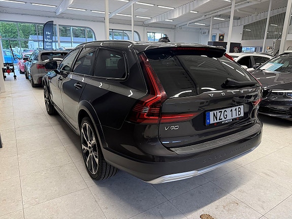 Volvo V90 Cross Country 4 of 5