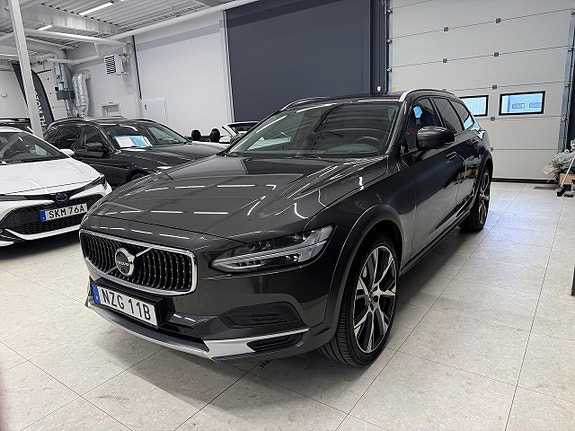Volvo V90 Cross Country 3 of 5