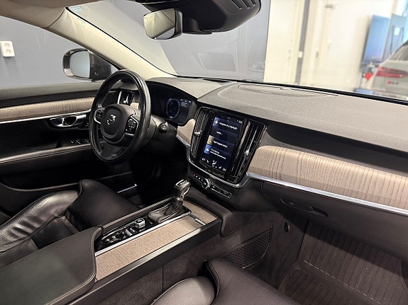 Volvo V90 Cross Country 18 of 26