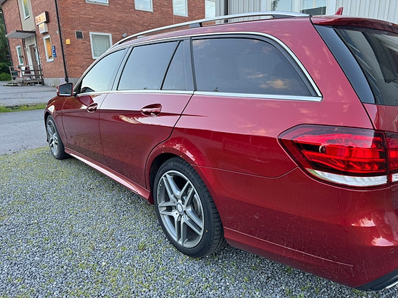 Mercedes-Benz E250 4 of 5