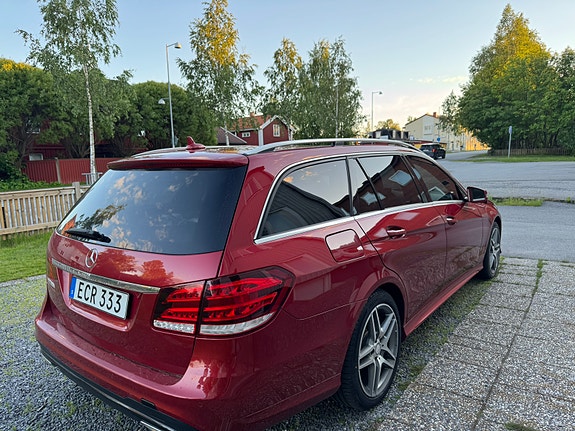 Mercedes-Benz E250 3 of 5