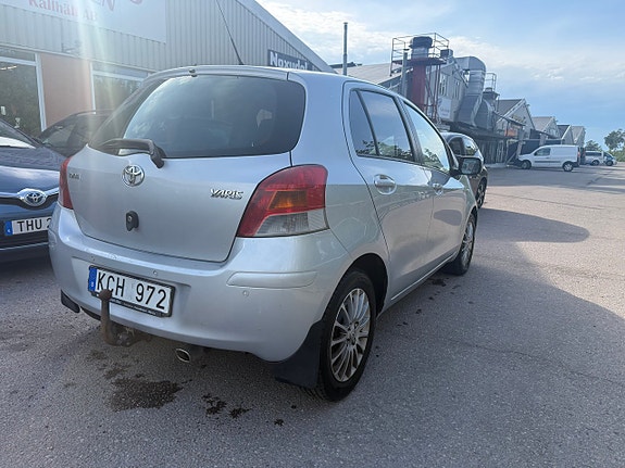 Toyota Yaris 5 of 5