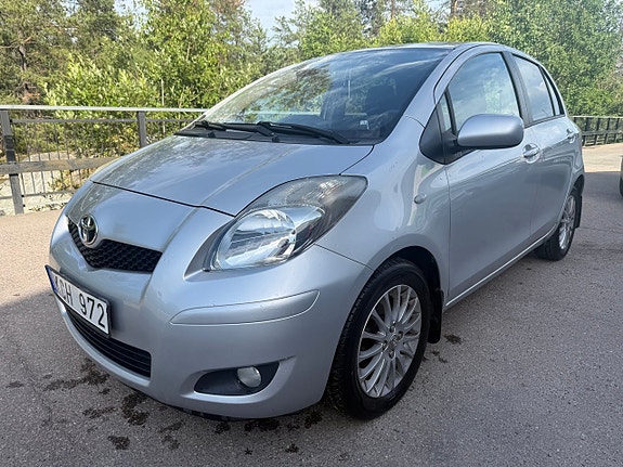 Toyota Yaris 3 of 5