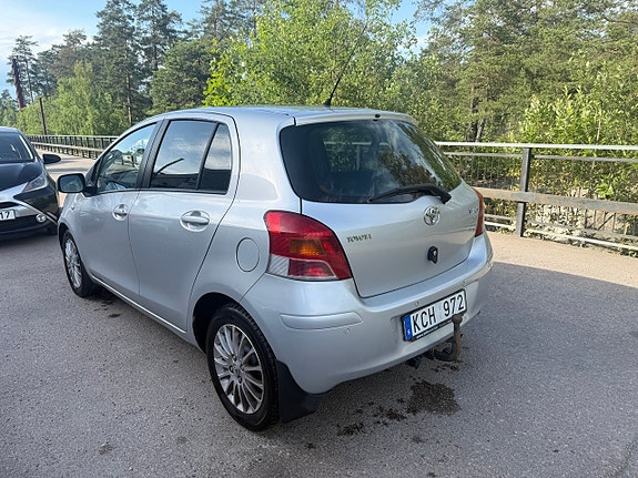 Toyota Yaris 4 of 5
