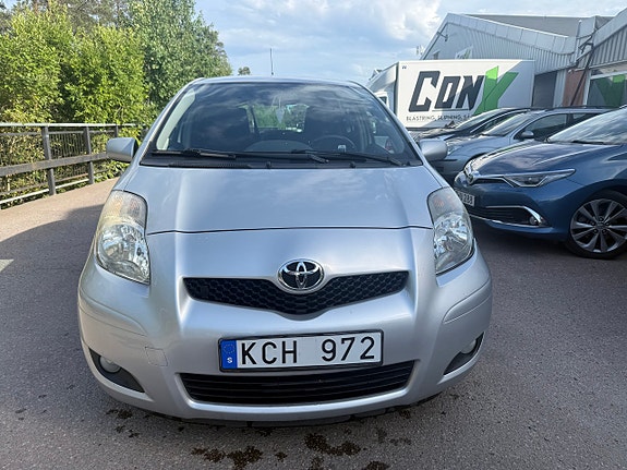 Toyota Yaris 2 of 5
