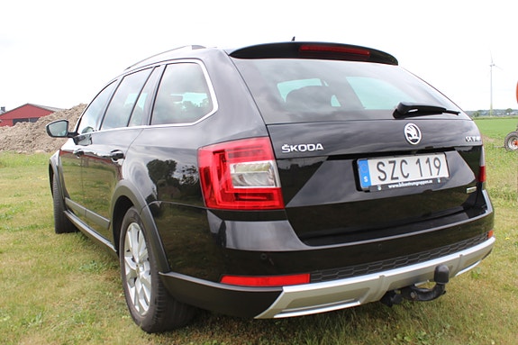Skoda Octavia Scout 4 of 5
