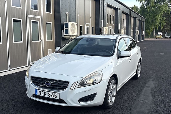 Volvo V60 2 of 5