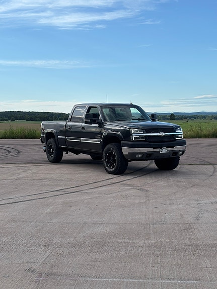 Chevrolet Silverado 2500 3 of 5