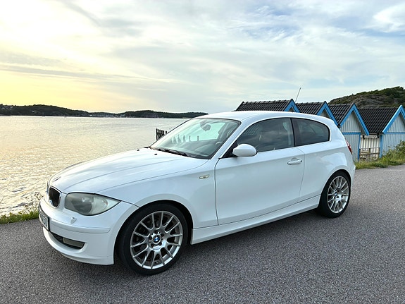 BMW 118d 2 of 4