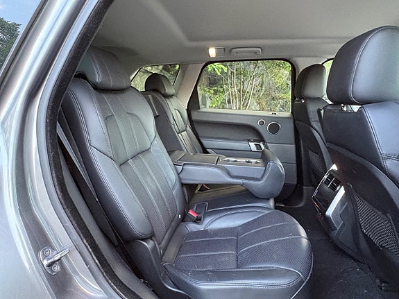 Land Rover Range Rover Sport 8 of 17