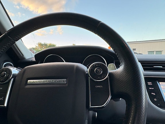 Land Rover Range Rover Sport 17 of 17