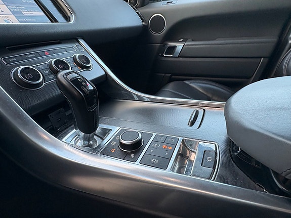 Land Rover Range Rover Sport 10 of 17
