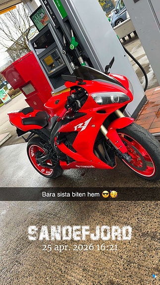 Yamaha YZF-R1 2 of 4