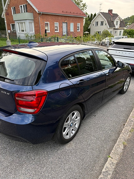 BMW 118d 3 of 5