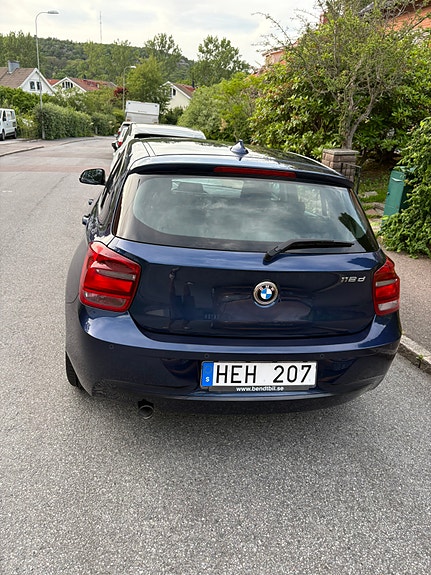 BMW 118d 2 of 5