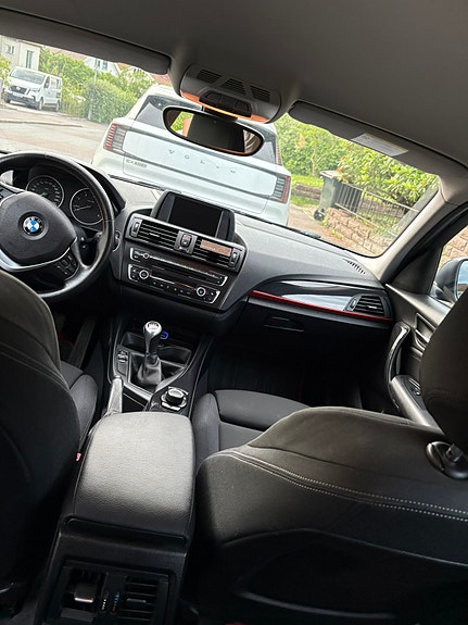 BMW 118d 4 of 5