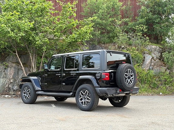 Jeep Wrangler Unlimited 4 of 5