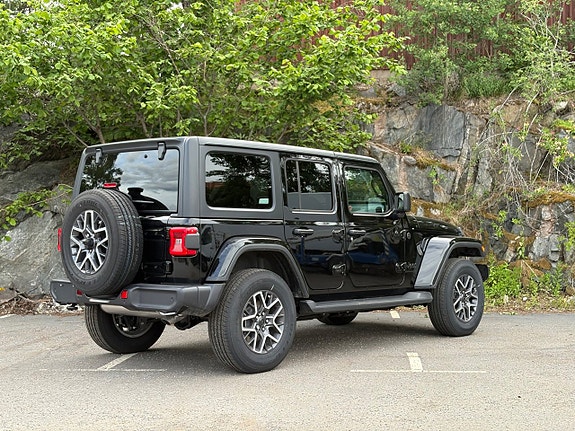 Jeep Wrangler Unlimited 6 of 21