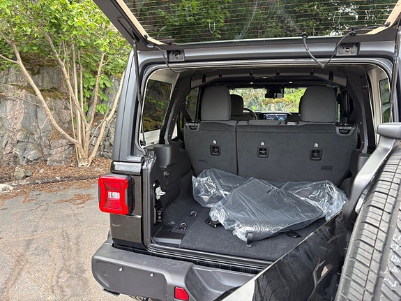 Jeep Wrangler Unlimited 15 of 21